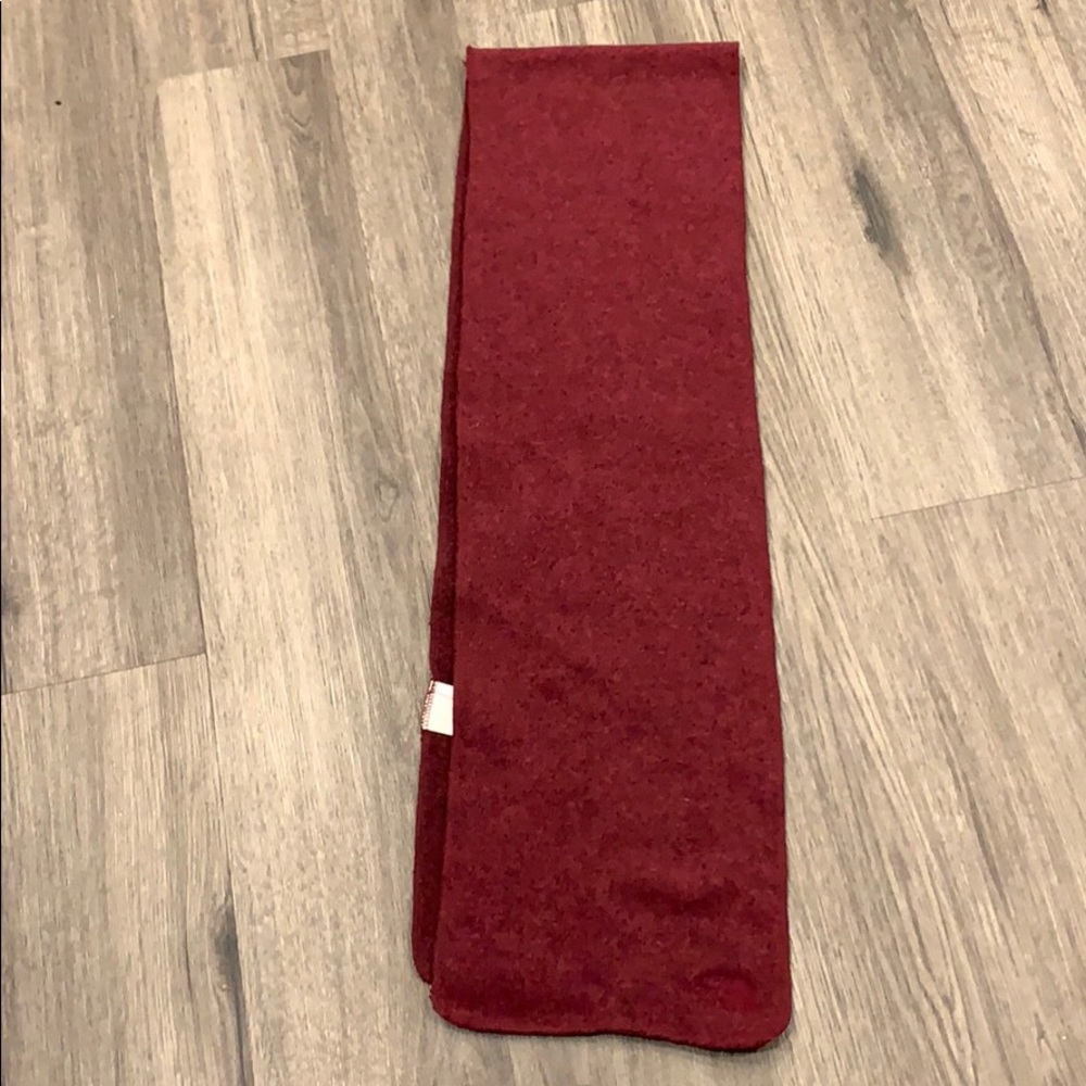 North face scarf maroon in color